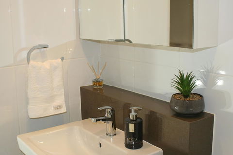 Modern Executive Apt@Barton*1BR*WiFi*Gym*Secure Parking*Canberra - Accommodation Port Macquarie 3