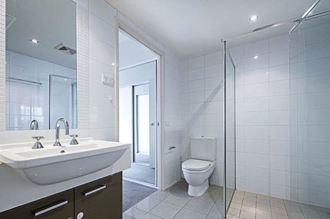 Spacious 1BR Stylish New Acton Apartment +Parking - Accommodation Port Macquarie 9