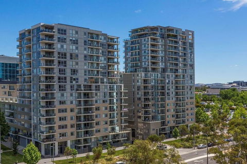 Spacious 1BR Stylish New Acton Apartment +Parking - Accommodation Port Macquarie 12