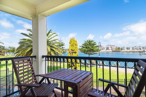 Port Adelaide Harbourside House - Accommodation Port Macquarie 7