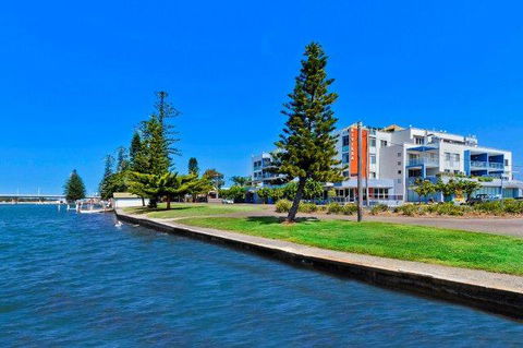 Lakeside Waterfront Apartment The Entrance - Accommodation Port Macquarie 39