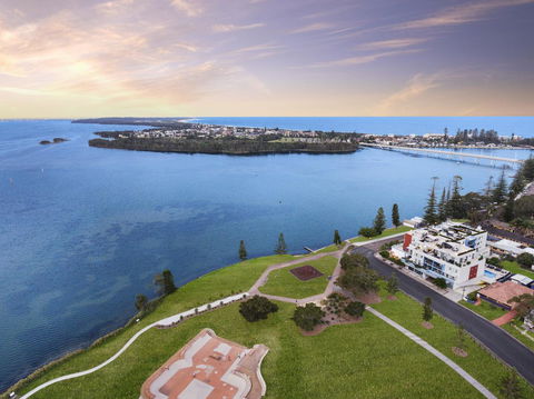 Lakeside Waterfront Apartment The Entrance - Accommodation Port Macquarie 18