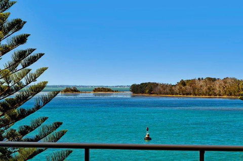 Lakeside Waterfront Apartment The Entrance - Accommodation Port Macquarie 34
