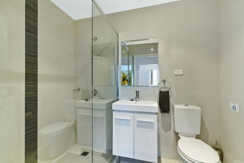 Lakeside Waterfront Apartment The Entrance - Accommodation Port Macquarie 11