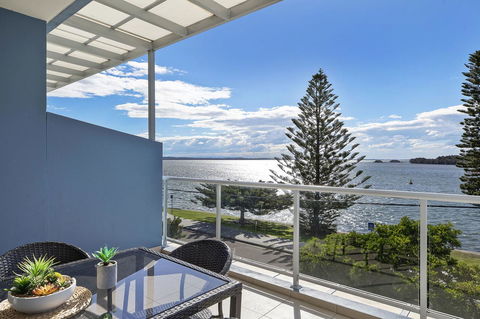 Lakeside Waterfront Apartment The Entrance - Accommodation Port Macquarie 31