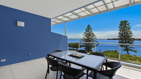 Lakeside Waterfront Apartment The Entrance - Accommodation Port Macquarie 32