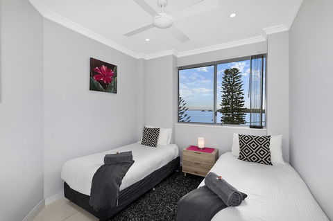 Lakeside Waterfront Apartment The Entrance - Accommodation Port Macquarie 9
