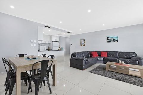 Lakeside Waterfront Apartment The Entrance - Accommodation Port Macquarie 5