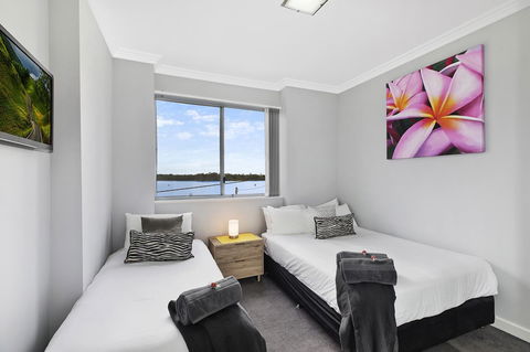 Lakeside Waterfront Apartment The Entrance - Accommodation Port Macquarie 10