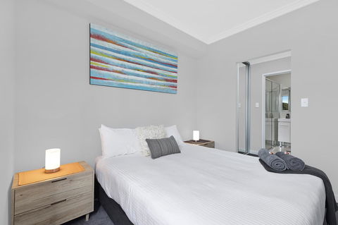 Lakeside Waterfront Apartment The Entrance - Accommodation Port Macquarie 8