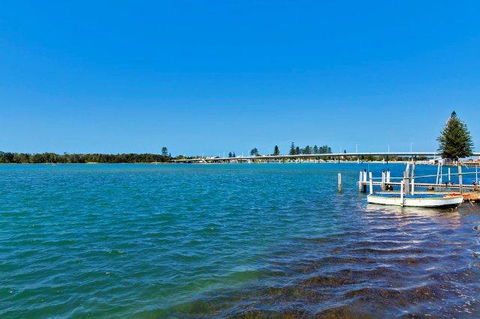 Lakeside Waterfront Apartment The Entrance - Accommodation Port Macquarie 35