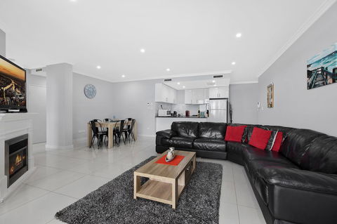 Lakeside Waterfront Apartment The Entrance - Accommodation Port Macquarie 4
