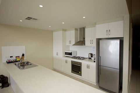 Wallaroo Marina Apartments - Accommodation Port Macquarie 6