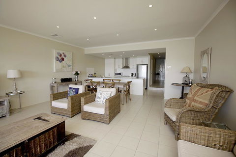Wallaroo Marina Apartments - Accommodation Port Macquarie 5