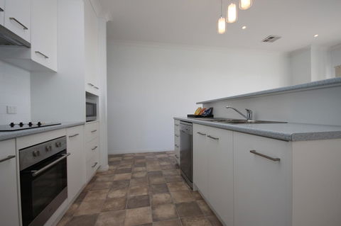 Wallaroo Marina Apartments - Accommodation Port Macquarie 24