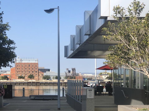 Port Adelaide Executive Waterfront Apartment - Accommodation Port Macquarie 32