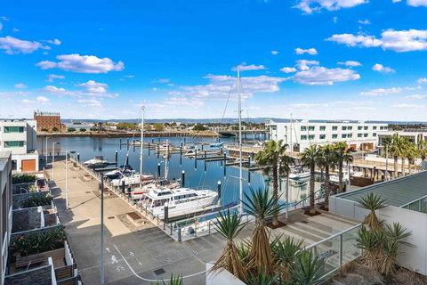 Port Adelaide Executive Waterfront Apartment - Accommodation Port Macquarie 0