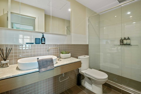 Port Adelaide Executive Waterfront Apartment - Accommodation Port Macquarie 4