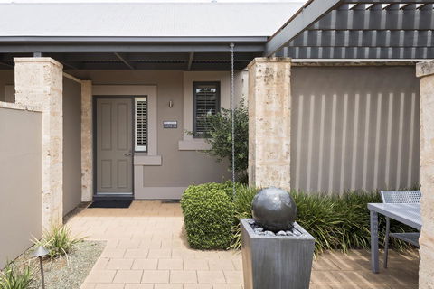 The Louise - Accommodation Port Macquarie 15