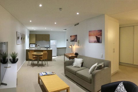 Wallaroo Marina Waterfront Luxe Apartment - Accommodation Port Macquarie 2