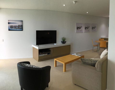 Wallaroo Marina Waterfront Luxe Apartment - Accommodation Port Macquarie 6