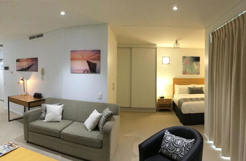 Wallaroo Marina Waterfront Luxe Apartment - Accommodation Port Macquarie 8