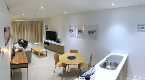 Wallaroo Marina Waterfront Luxe Apartment - Accommodation Port Macquarie 4