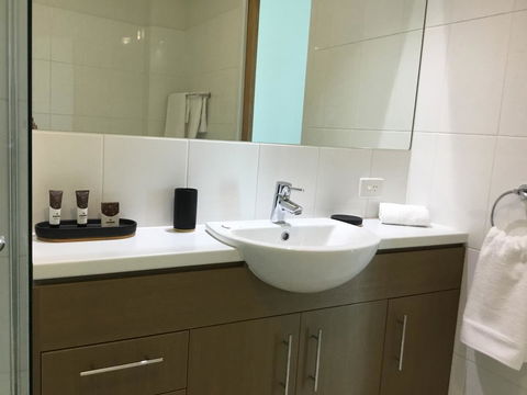 Wallaroo Marina Waterfront Luxe Apartment - Accommodation Port Macquarie 18
