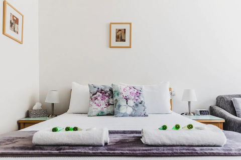 Hi 5 Glenelg Studio Apartment - Accommodation Port Macquarie 1