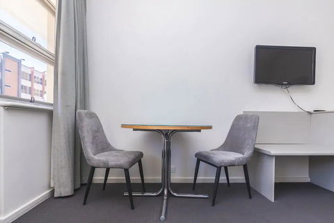 Hi 5 Glenelg Studio Apartment - Accommodation Port Macquarie 4