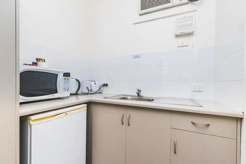 Hi 5 Glenelg Studio Apartment - Accommodation Port Macquarie 7