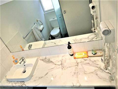 Hi 5 Glenelg Studio Apartment - Accommodation Port Macquarie 5