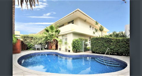 Hi 5 Glenelg Studio Apartment - Accommodation Port Macquarie 0