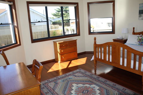 Serenity On Narrabeen Beach - 1Bdr Beachside Retreat - Accommodation Port Macquarie 3