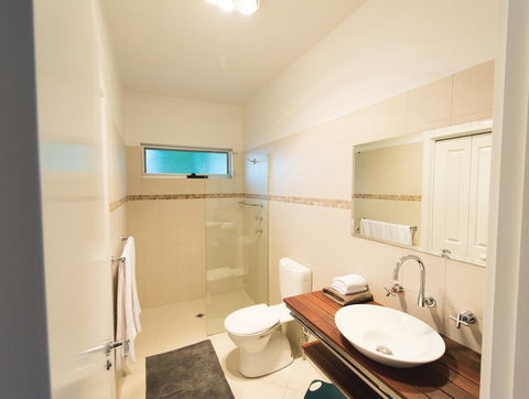 S T U D I O 22 Peaceful Retreat With Garden Views - Accommodation Port Macquarie 6