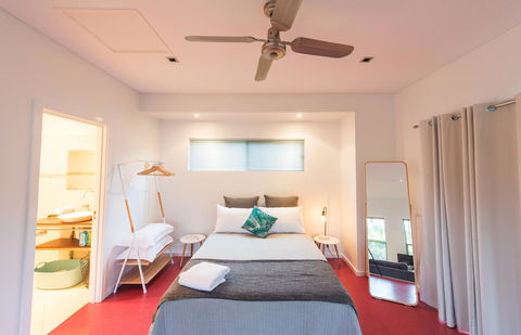 S T U D I O 22 Peaceful Retreat With Garden Views - Accommodation Port Macquarie 3