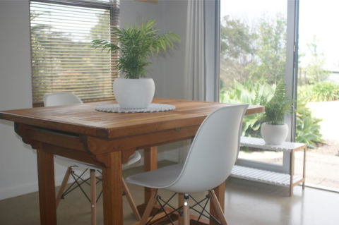 S T U D I O 22 Peaceful Retreat With Garden Views - Accommodation Port Macquarie 9