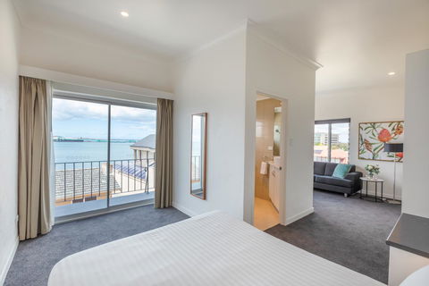 Bay 10 - Suites And Apartments - Accommodation Port Macquarie 11