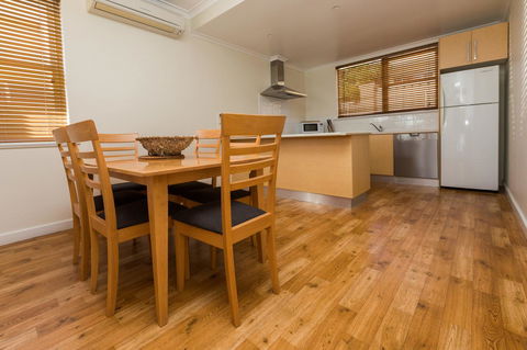 Bay 10 - Suites And Apartments - Accommodation Port Macquarie 32
