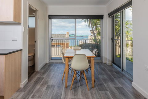 Bay 10 - Suites And Apartments - Accommodation Port Macquarie 12