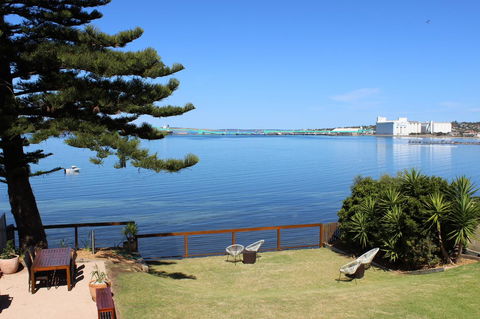 Bay 10 - Suites And Apartments - Accommodation Port Macquarie 0