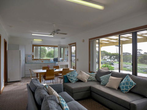 Emu Bay Holiday Homes - Accommodation Port Macquarie 7