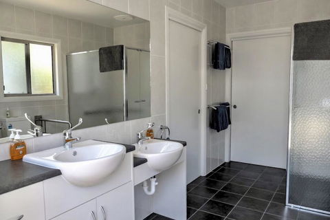 Emu Bay Holiday Homes - Accommodation Port Macquarie 14