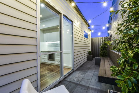 Aloha Central Luxury Apartments - Accommodation Port Macquarie 13