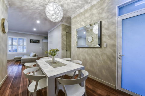 Aloha Central Luxury Apartments - Accommodation Port Macquarie 9