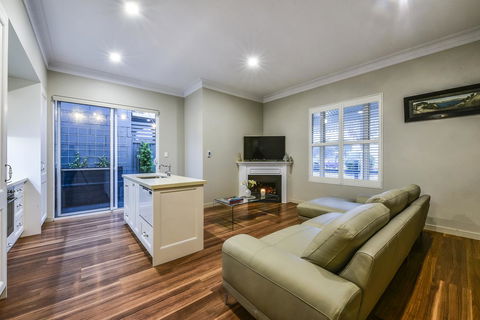 Aloha Central Luxury Apartments - Accommodation Port Macquarie 3