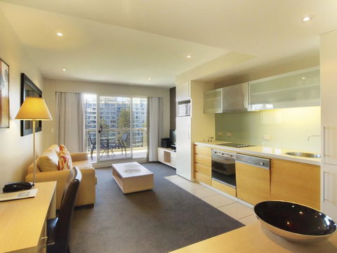 Oaks Glenelg Plaza Pier Suites - Accommodation Port Macquarie 6