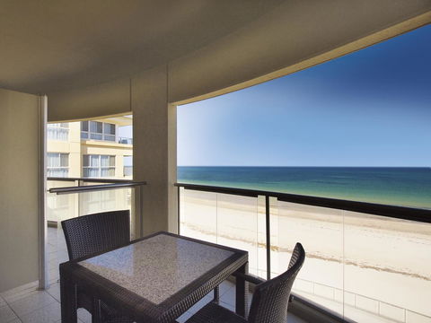 Oaks Glenelg Plaza Pier Suites - Accommodation Port Macquarie 4