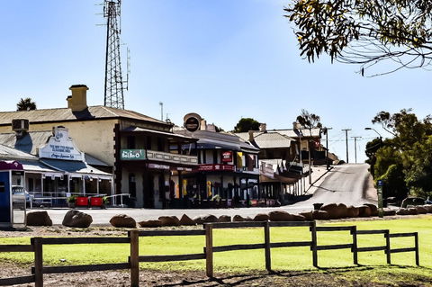 Commercial Hotel Morgan - Accommodation Port Macquarie 1