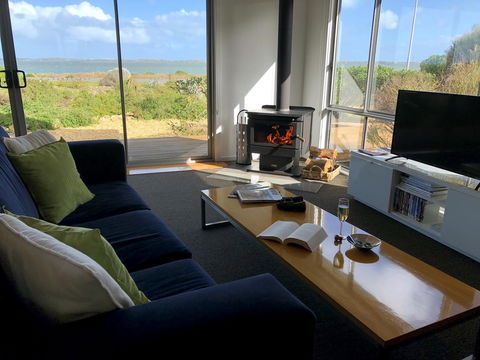 Coorong Waterfront Retreat - Accommodation Port Macquarie 8